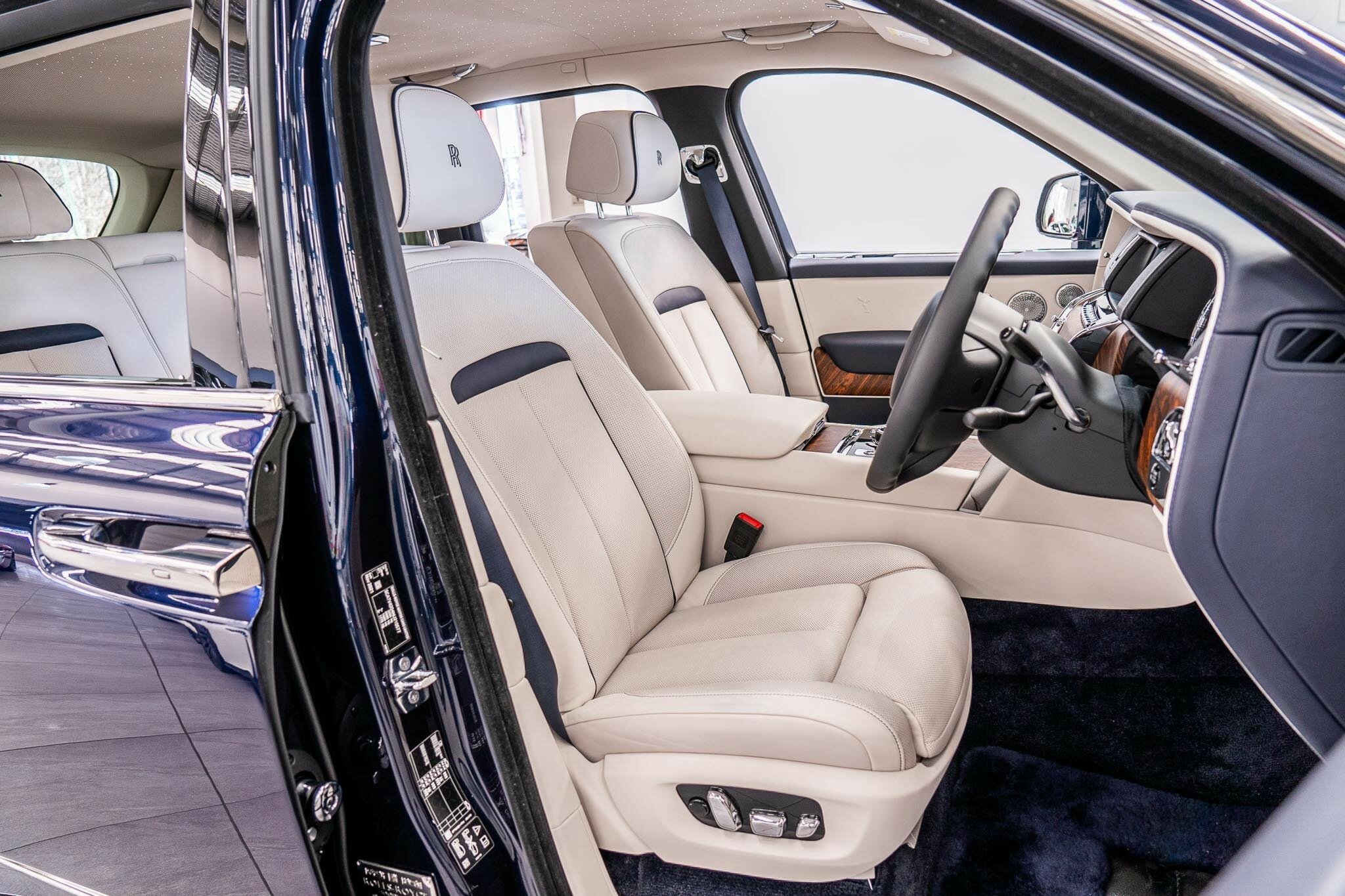 2021 ROLLS-ROYCE CULLINAN RR31 MY22 8 SP AUTOMATIC 5D WAGON