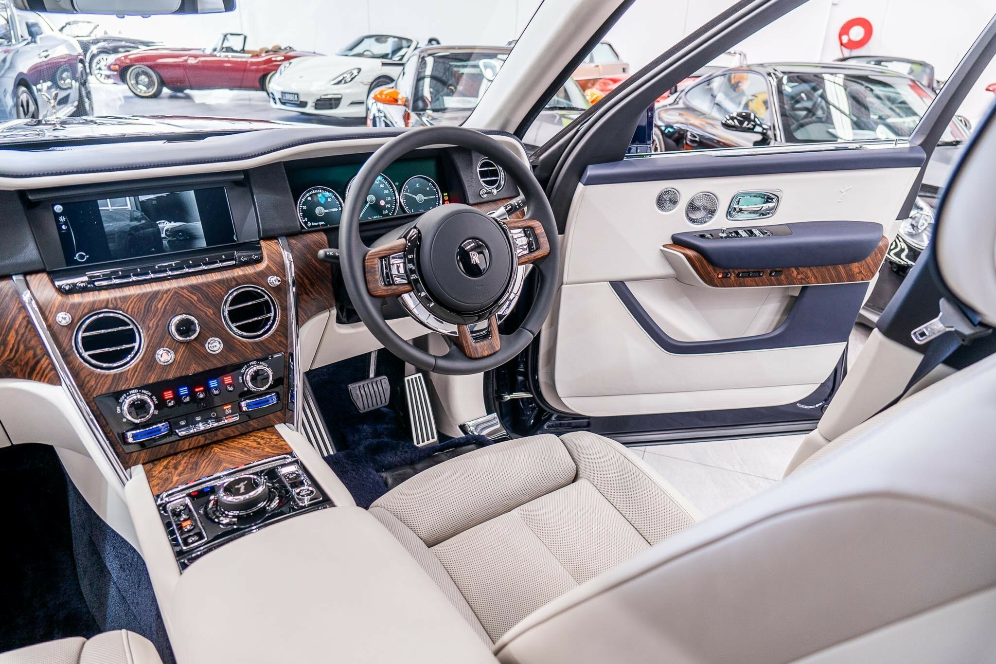 2021 ROLLS-ROYCE CULLINAN RR31 MY22 8 SP AUTOMATIC 5D WAGON