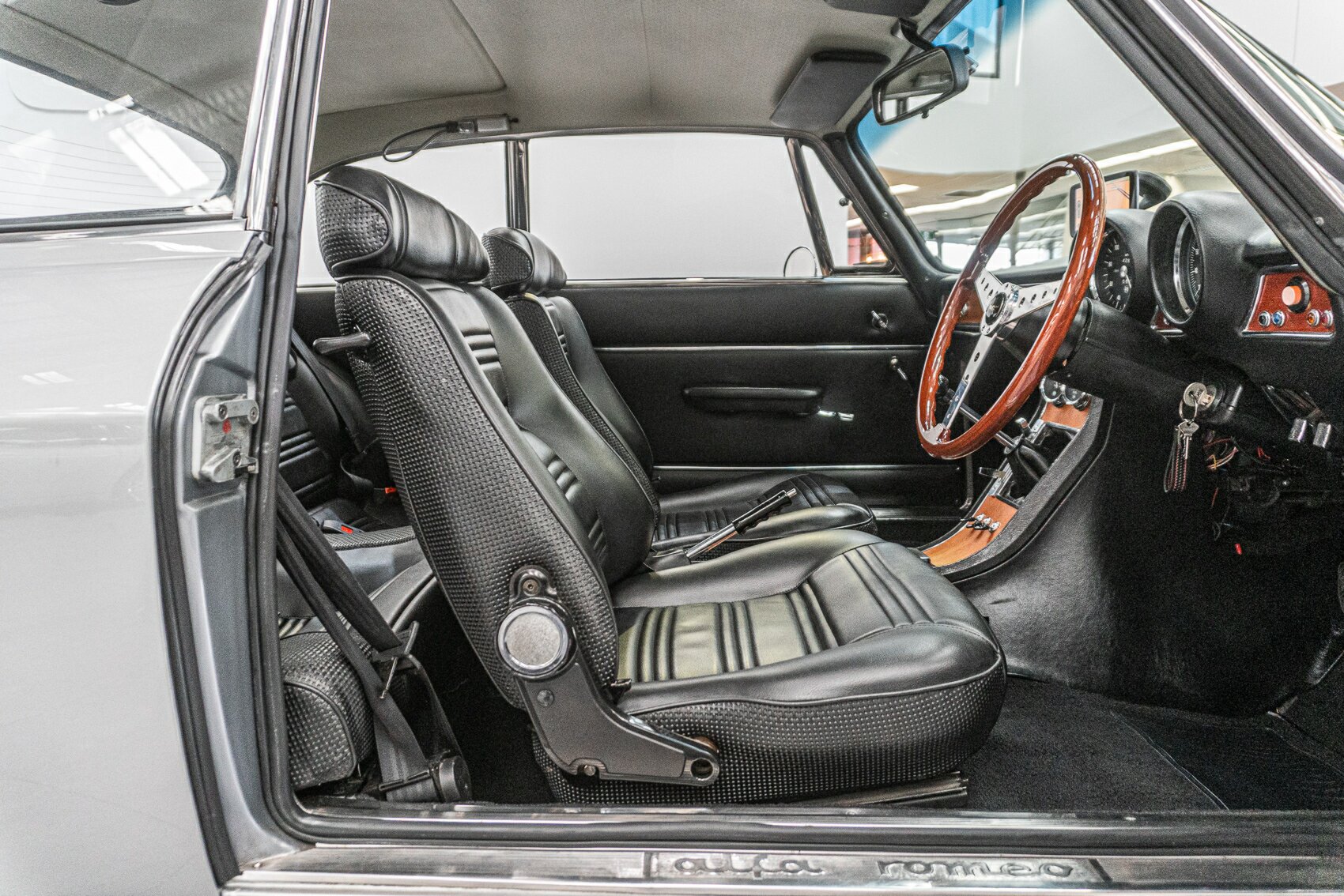 1970 ALFA ROMEO 1750 GT VELOCE 5 SP MANUAL 2D COUPE