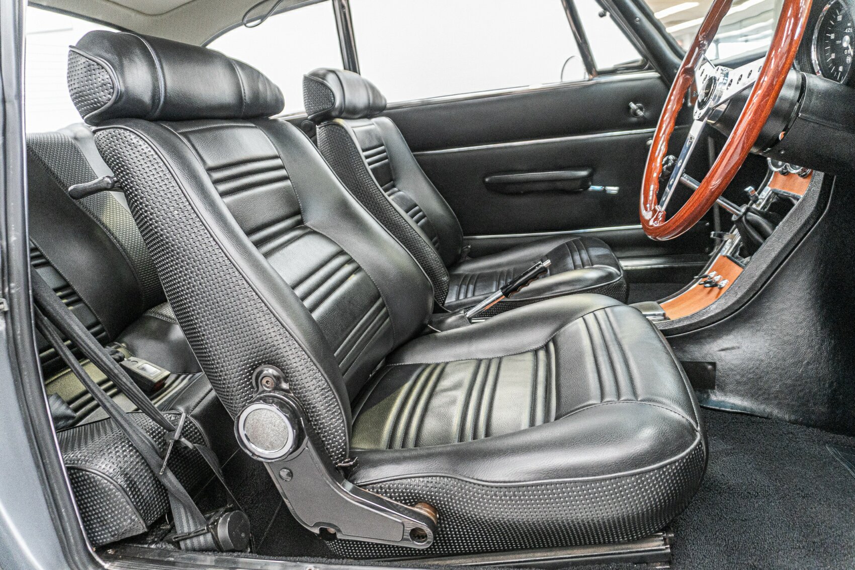 1970 ALFA ROMEO 1750 GT VELOCE 5 SP MANUAL 2D COUPE