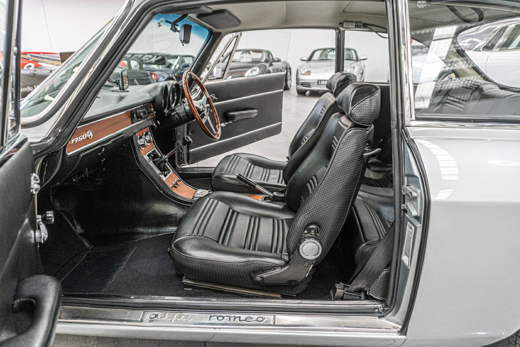 1970 ALFA ROMEO 1750 GT VELOCE 5 SP MANUAL 2D COUPE