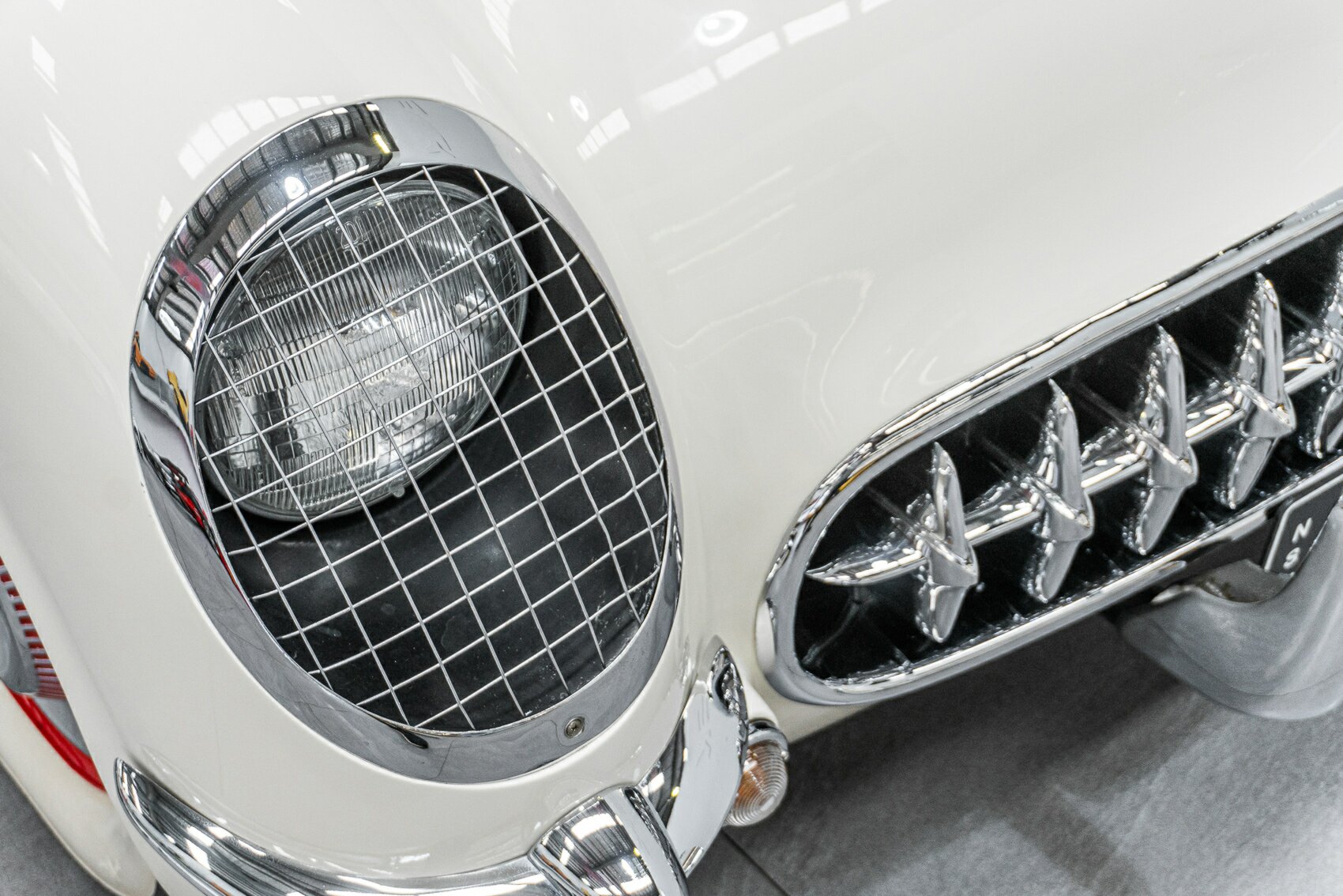 1954 CHEVROLET CORVETTE C1 2 SP AUTOMATIC 2D ROADSTER