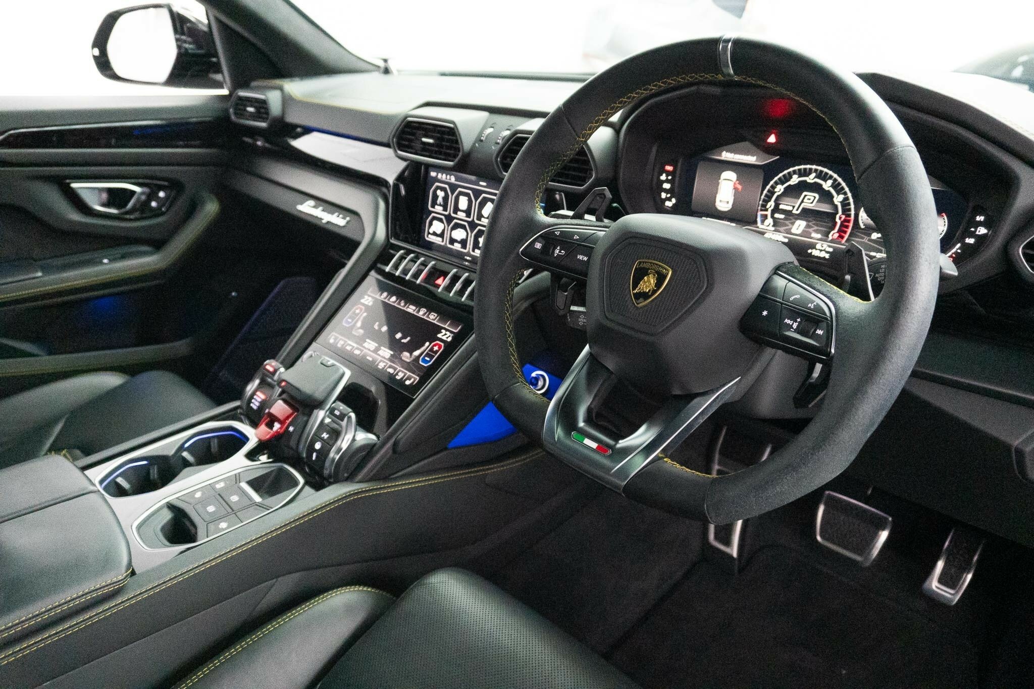 2021 LAMBORGHINI URUS 636 MY22 8 SP AUTOMATIC 4D WAGON