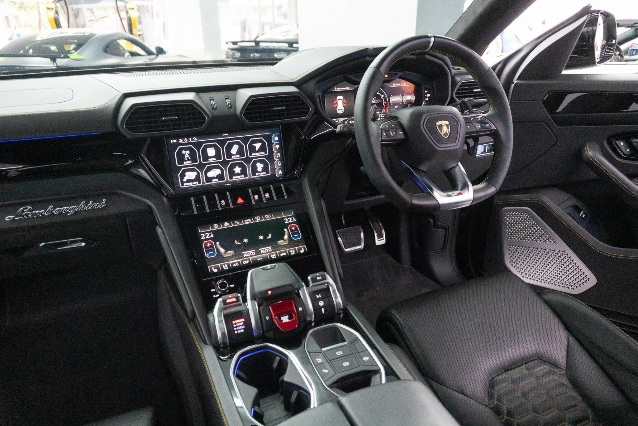 2021 LAMBORGHINI URUS 636 MY22 8 SP AUTOMATIC 4D WAGON