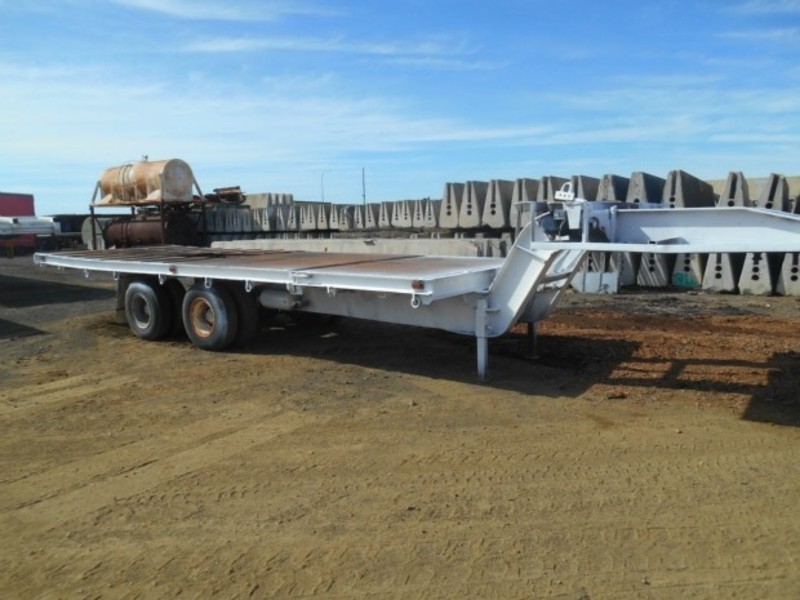 Freighter Low LoaderPlatform Semi Trailer