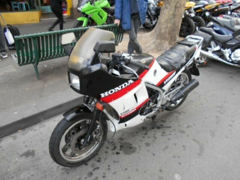 1985 HONDA 250CC VT250F
