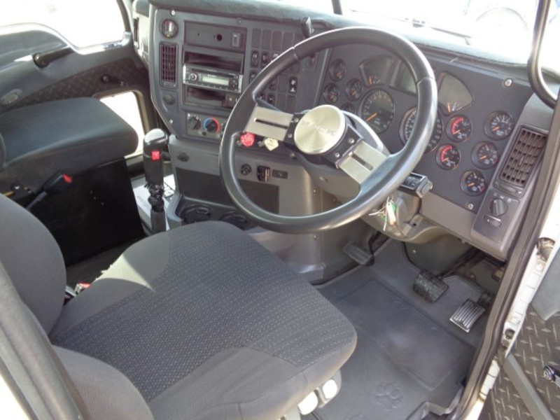 2011 MACK METRO-LINER