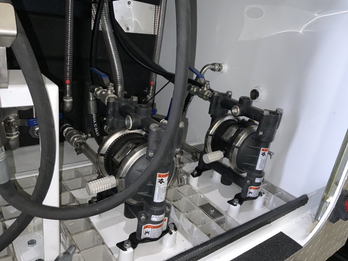 2025 ISUZU FYH 300-350 9,000LT DIESEL + 7 X 700LT OIL TRUCK FYH 300-350 AUTOMATIC SERVICE BODY