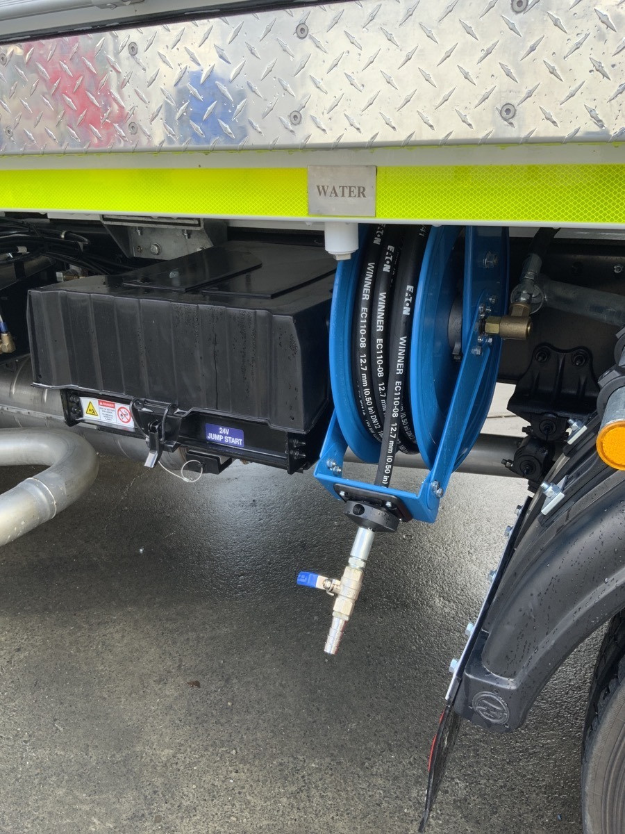 2025 ISUZU FYH 300-350 9,000LT DIESEL + 7 X 700LT OIL TRUCK FYH 300-350 AUTOMATIC SERVICE BODY