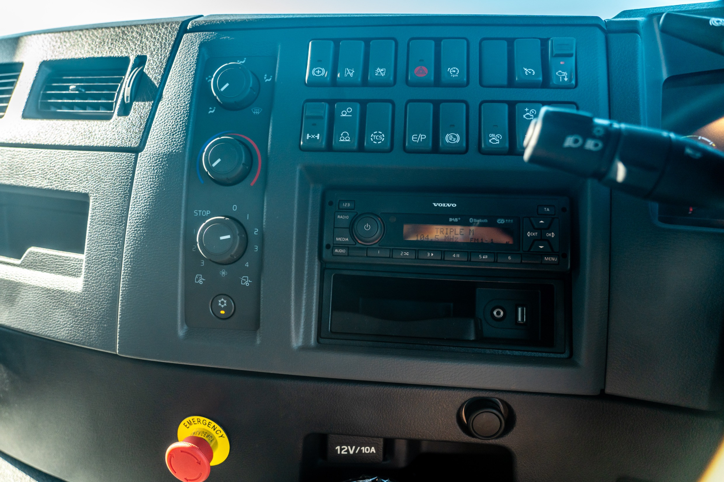 2024 VOLVO FE 300/340 TT8700 8.7M AUTOMATIC TILT TRAY