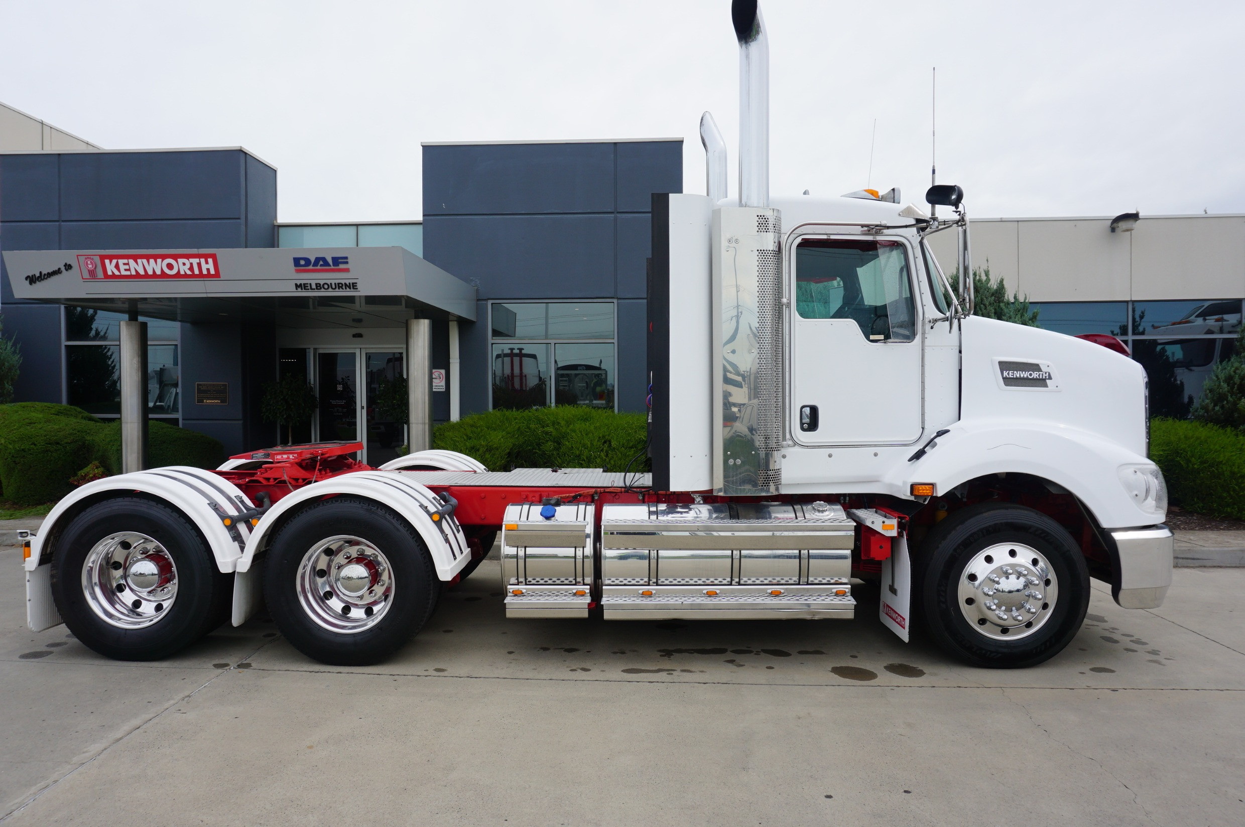 2016 KENWORTH T409 AUTOMATIC PRIMEMOVER