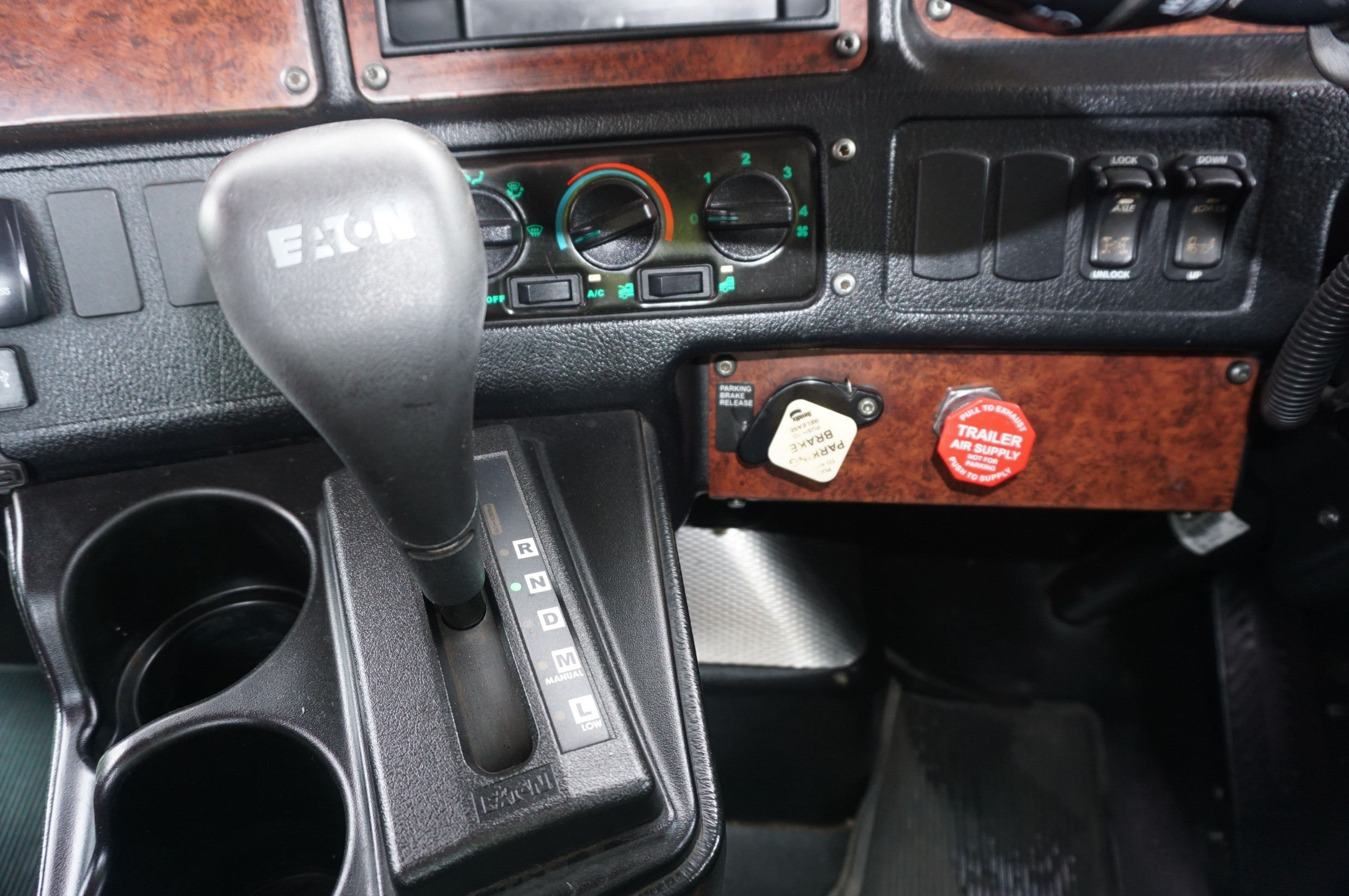 2016 KENWORTH T409 AUTOMATIC PRIMEMOVER