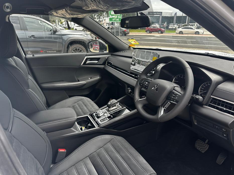 2024 MITSUBISHI OUTLANDER ZM MY24 BLACK EDITION 7 SEAT (2WD) CVT AUTO 8 SPEED 4D WAGON