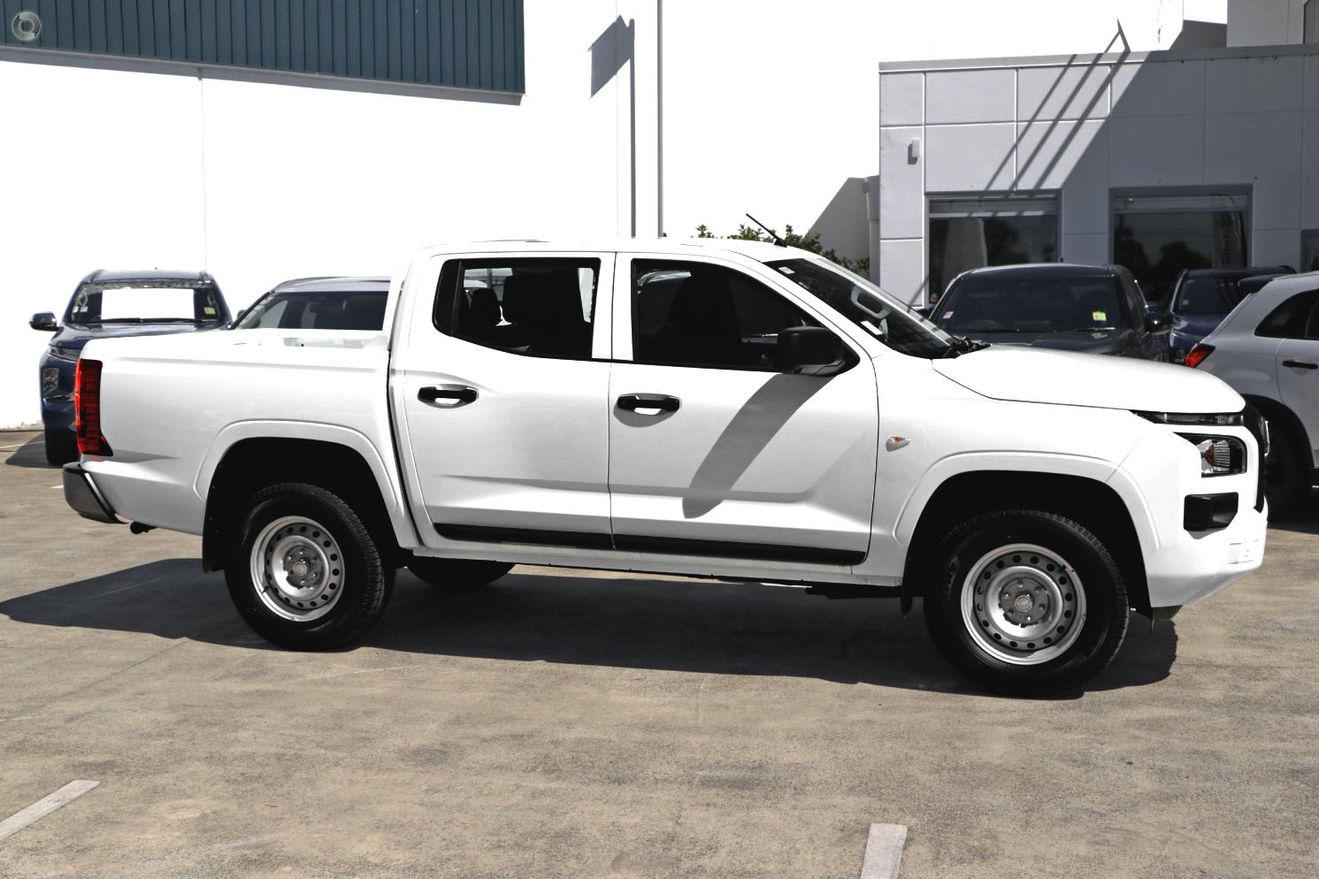 2024 MITSUBISHI TRITON GLX MV AUTO 4X2 MY24 DOUBLE CAB P/UP