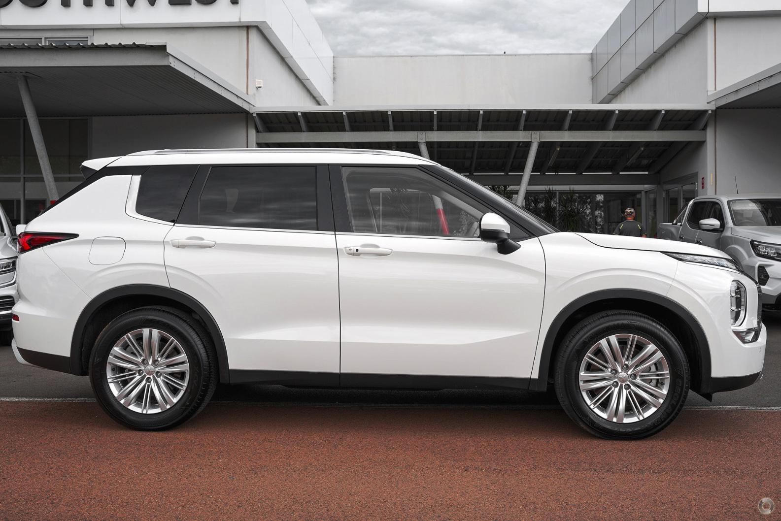 2023 MITSUBISHI OUTLANDER ZM MY23 LS 7 SEAT (2WD) CVT AUTO 8 SPEED 4D WAGON