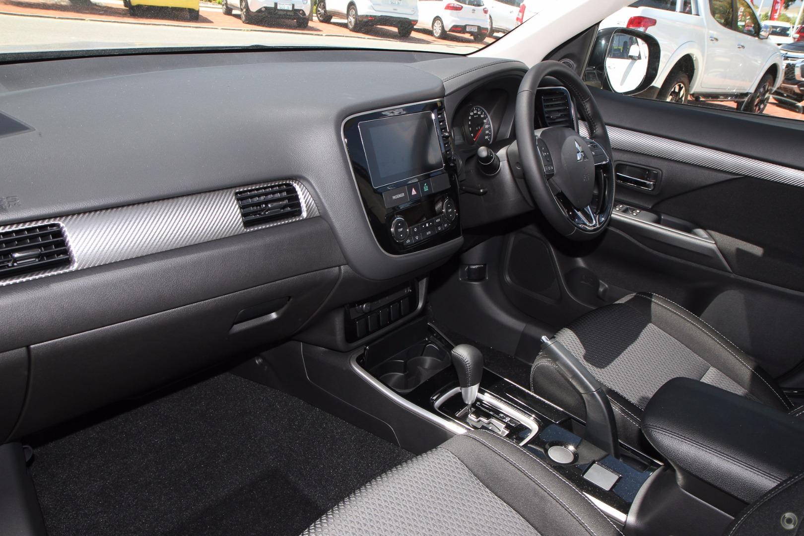 2017 MITSUBISHI OUTLANDER ZK MY17 LS (4x2) CONTINUOUS VARIABLE 4D WAGON
