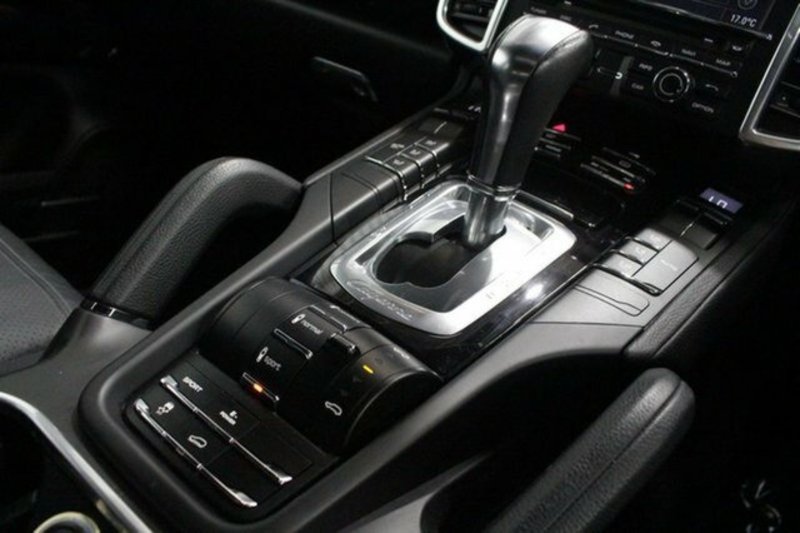 2010 PORSCHE CAYENNE S HYBRID SERIES 2