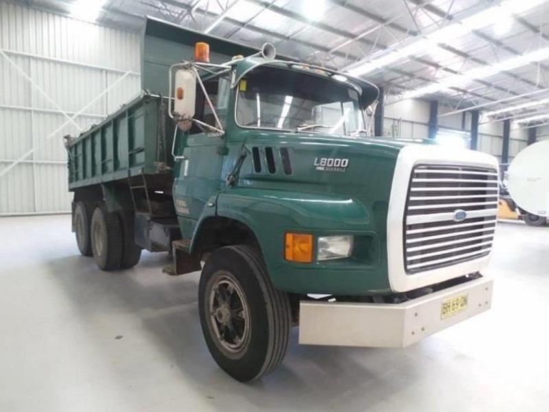 1990 FORD L8000
