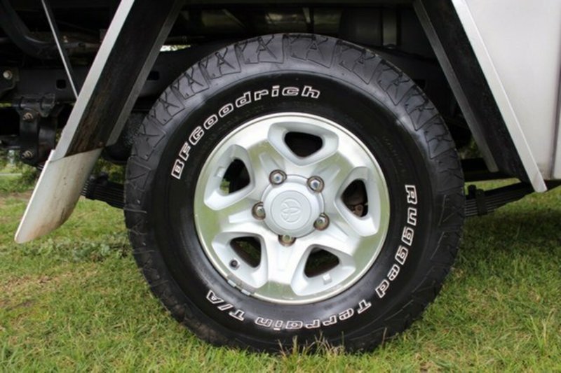 2002 TOYOTA LANDCRUISER RV (4x4) HDJ79R