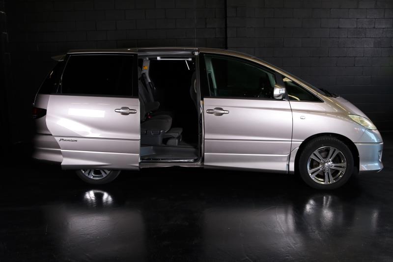 2004 TOYOTA ESTIMA PREMIUM