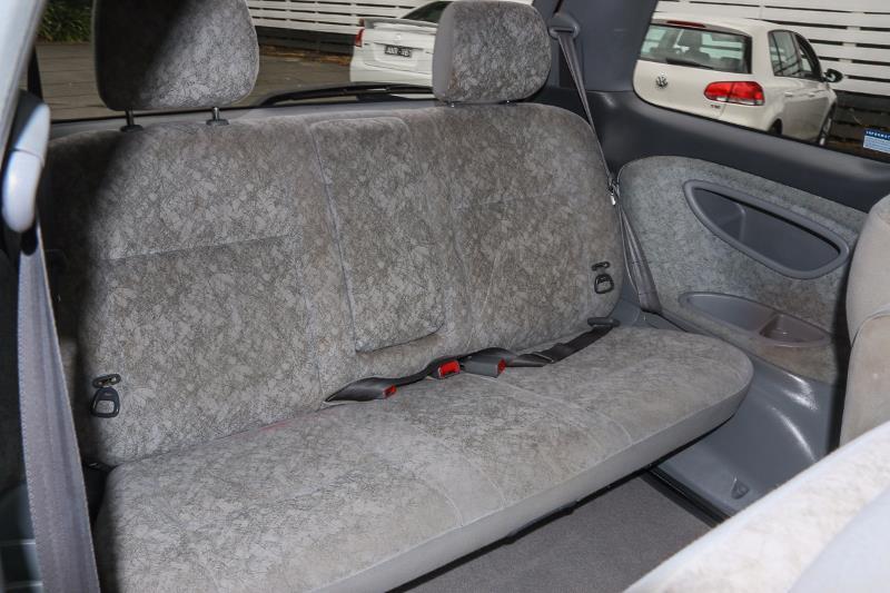 2001 TOYOTA TARAGO