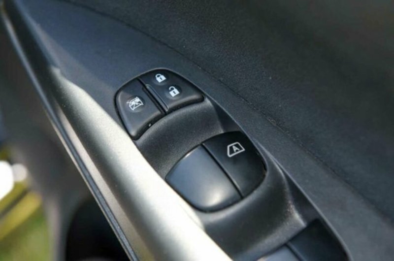 2013 NISSAN PULSAR ST B17