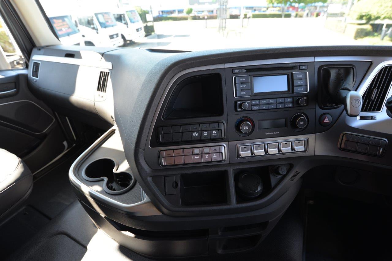 2020 HYUNDAI XCIENT 6X4 PRIME MOVER