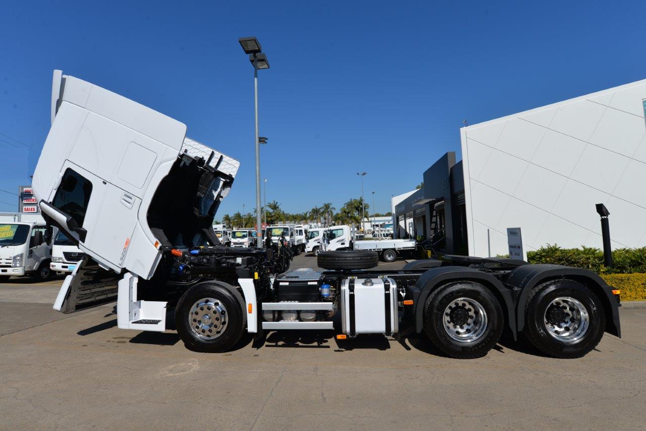 2020 HYUNDAI XCIENT 6X4 PRIME MOVER