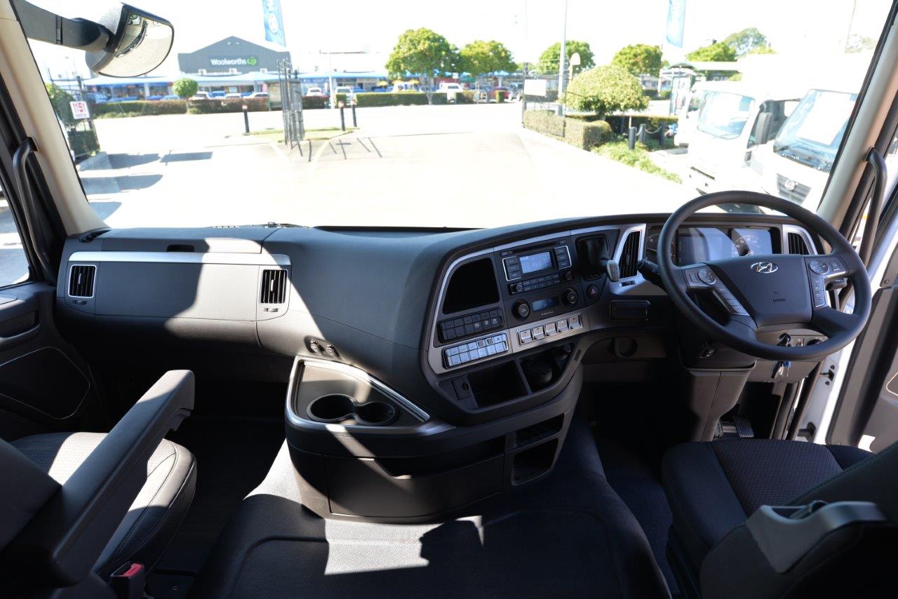 2020 HYUNDAI XCIENT 6X4 PRIME MOVER