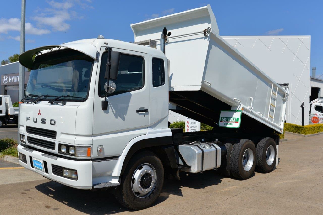 2005 MITSUBISHI FUSO FV 500 MANUAL TIPPER
