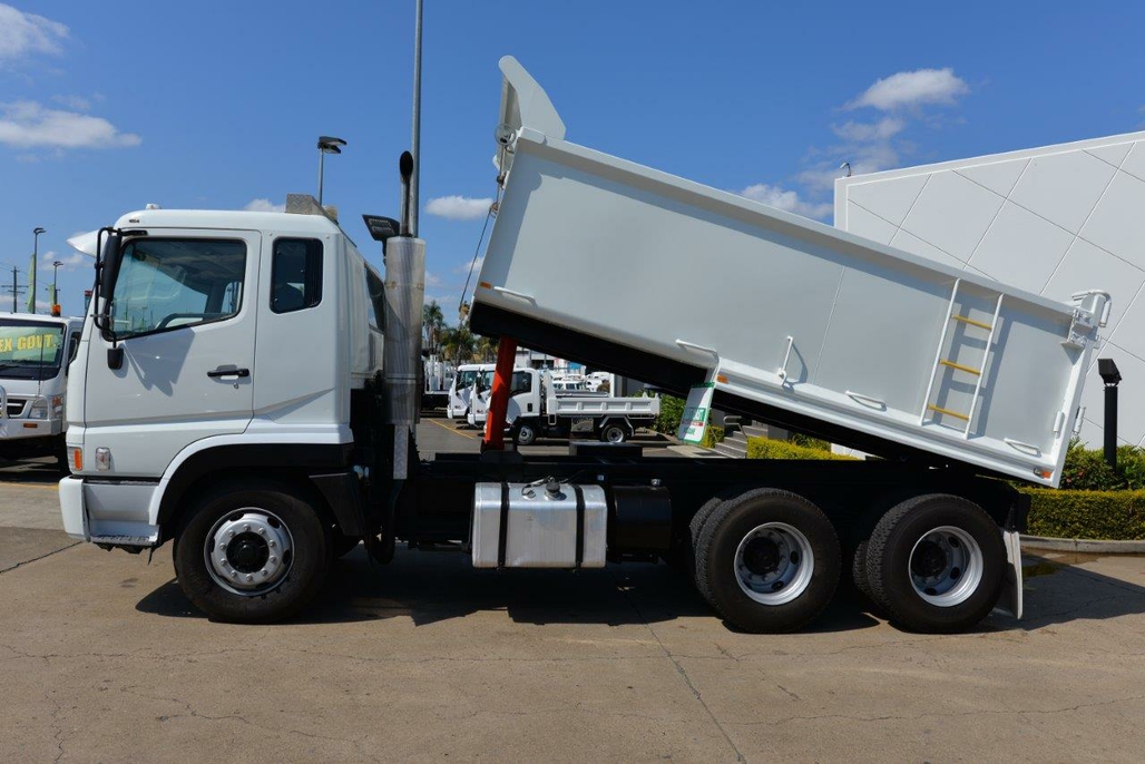 2005 MITSUBISHI FUSO FV 500 MANUAL TIPPER