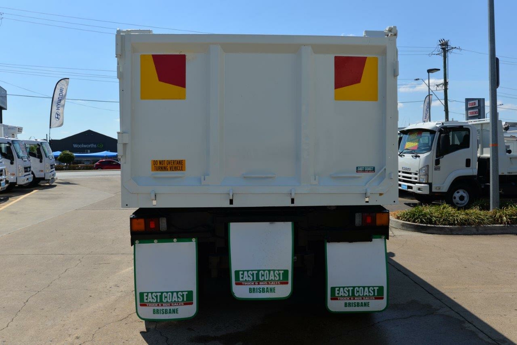 2005 MITSUBISHI FUSO FV 500 MANUAL TIPPER