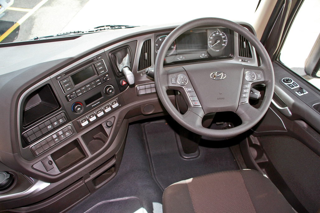 2019 HYUNDAI XCIENT MWB AUTOMATIC PRIME MOVER