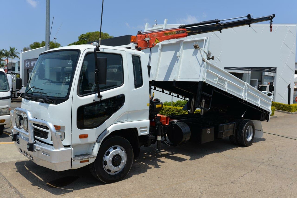 2009 MITSUBISHI FUSO FIGHTER TIPPER - CRANE TRUCK MANUAL TIPPER