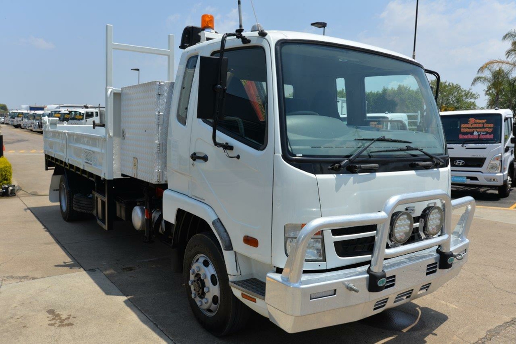 2009 MITSUBISHI FUSO FIGHTER TIPPER - CRANE TRUCK MANUAL TIPPER