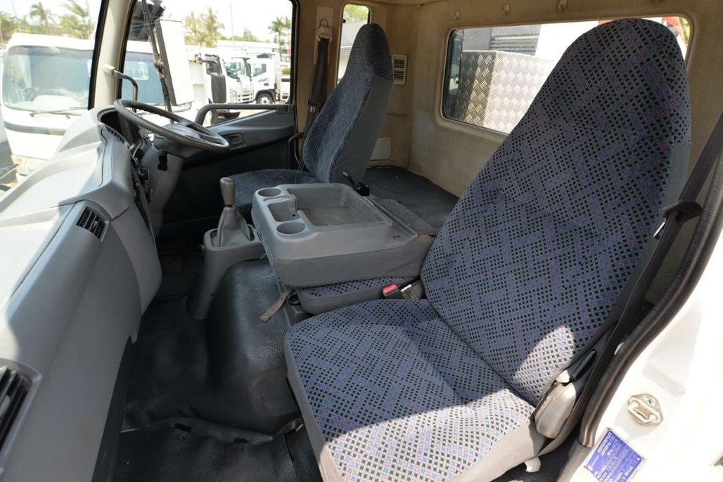 2009 MITSUBISHI FUSO FIGHTER TIPPER - CRANE TRUCK MANUAL TIPPER