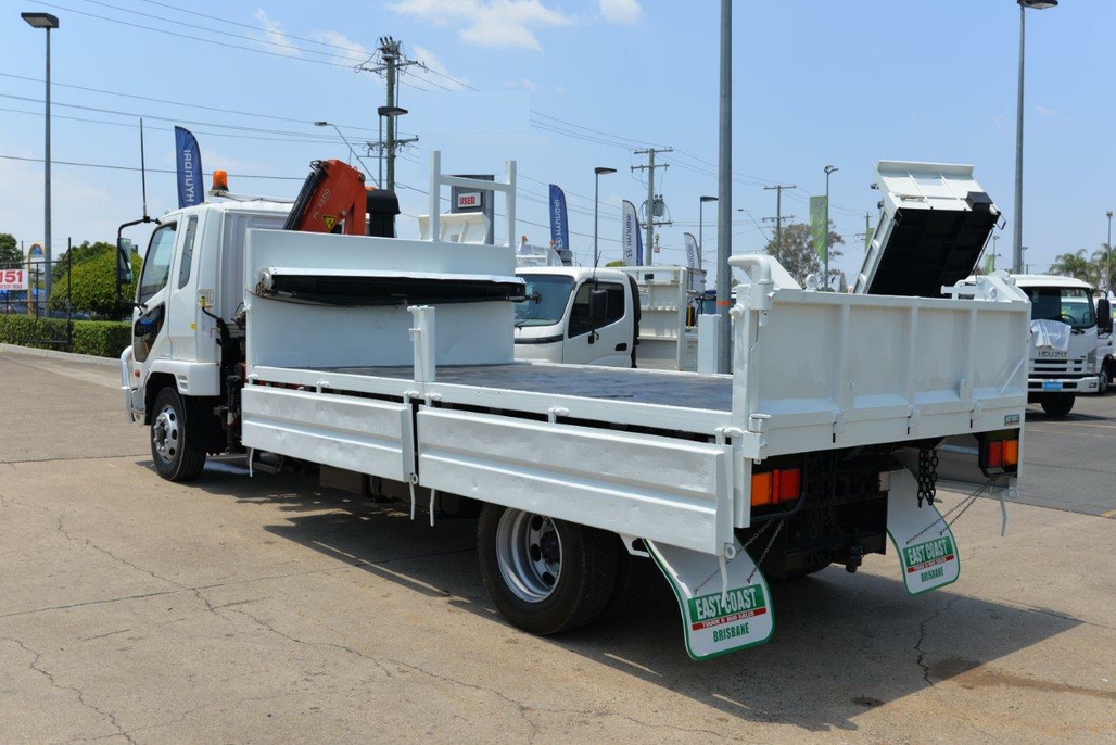 2009 MITSUBISHI FUSO FIGHTER TIPPER - CRANE TRUCK MANUAL TIPPER