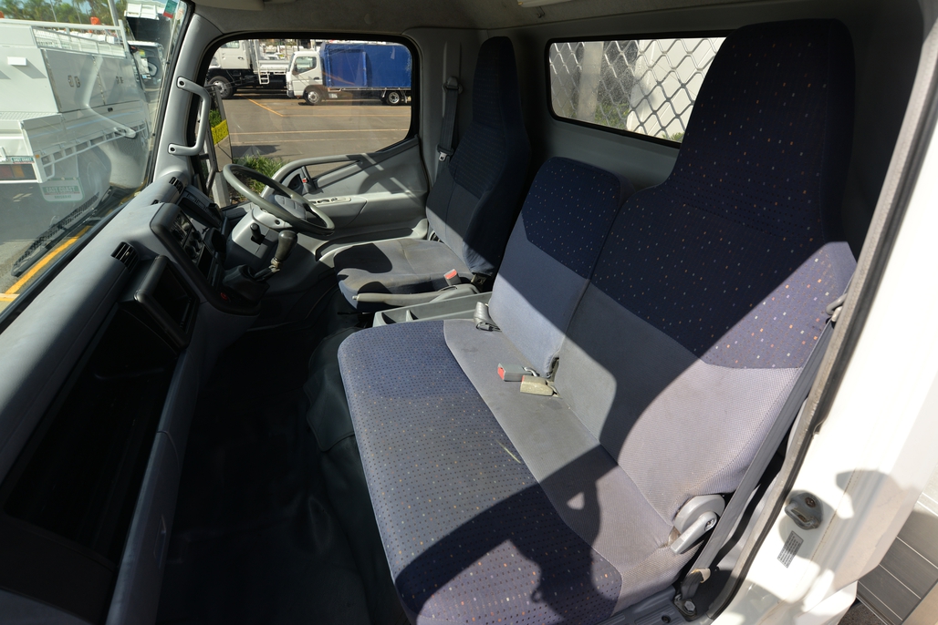 2006 MITSUBISHI FUSO CANTER 7/800 MANUAL TRAYTOP