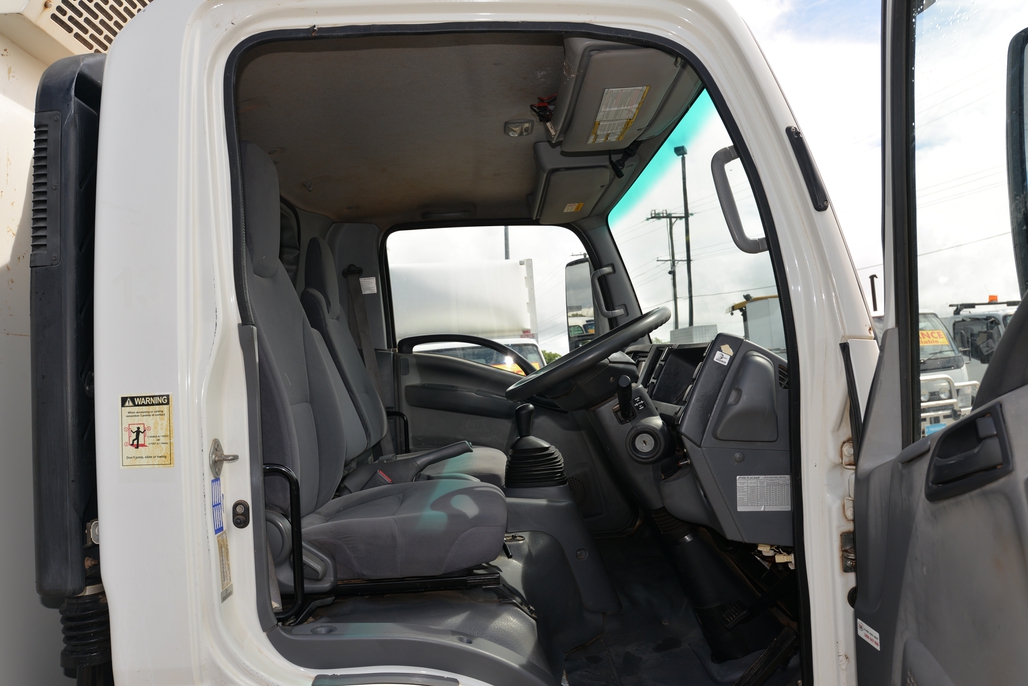 2010 ISUZU NPS 300 MANUAL 4X4 BUS