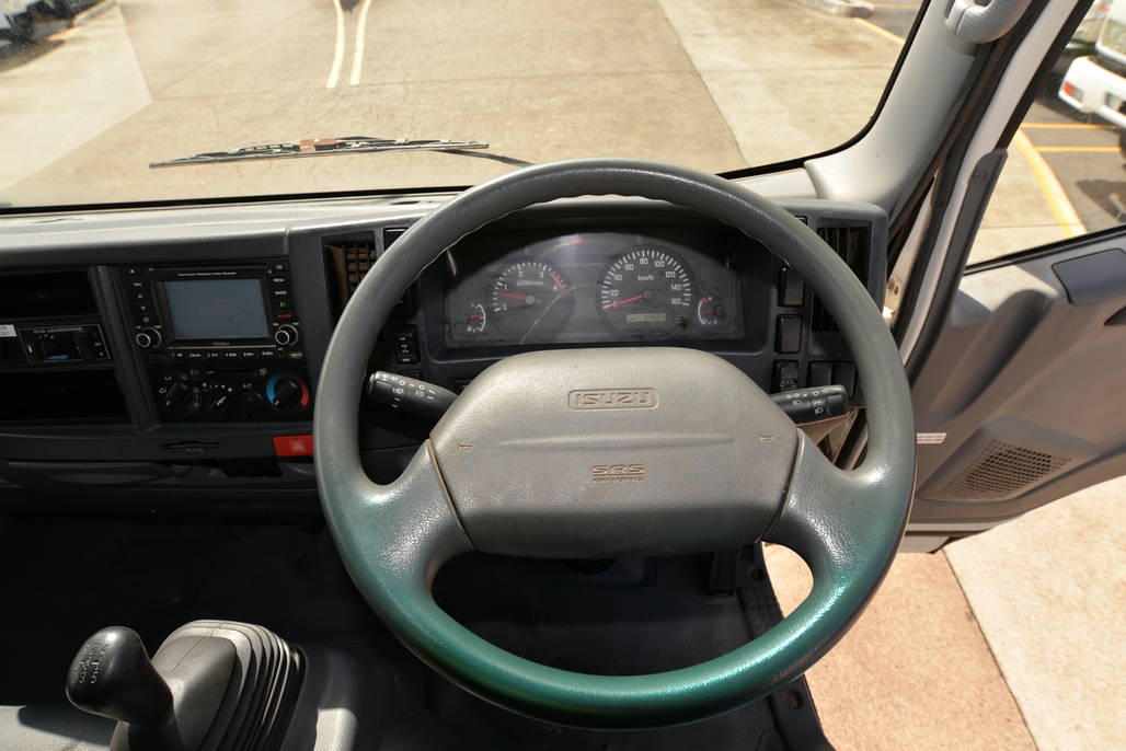 2010 ISUZU NPS 300 MANUAL 4X4 BUS