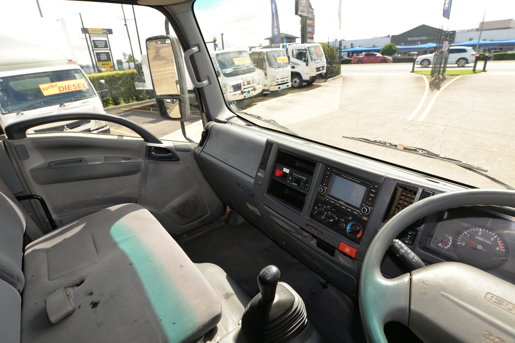 2010 ISUZU NPS 300 MANUAL 4X4 BUS