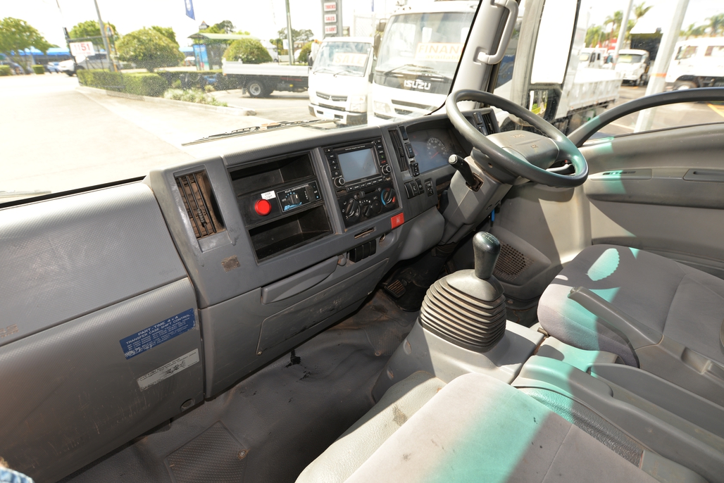 2010 ISUZU NPS 300 MANUAL 4X4 BUS