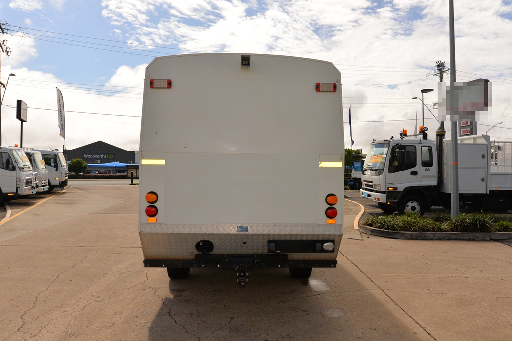 2010 ISUZU NPS 300 MANUAL 4X4 BUS