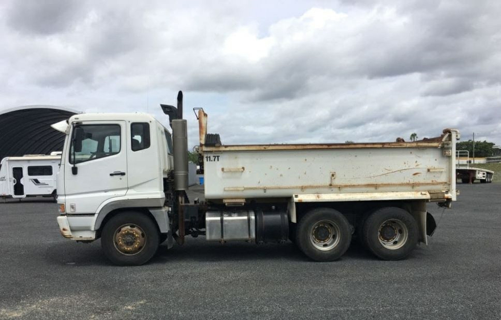 2004 MITSUBISHI FUSO FV 500 MANUAL TIPPER