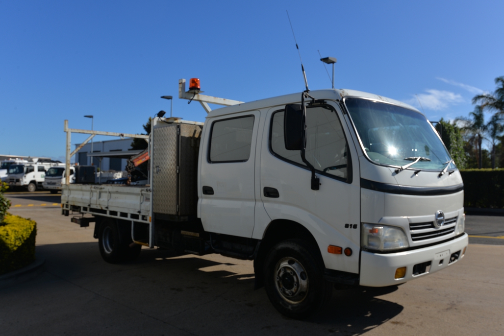 2009 HINO 300 816 MANUAL CRANE TRUCK