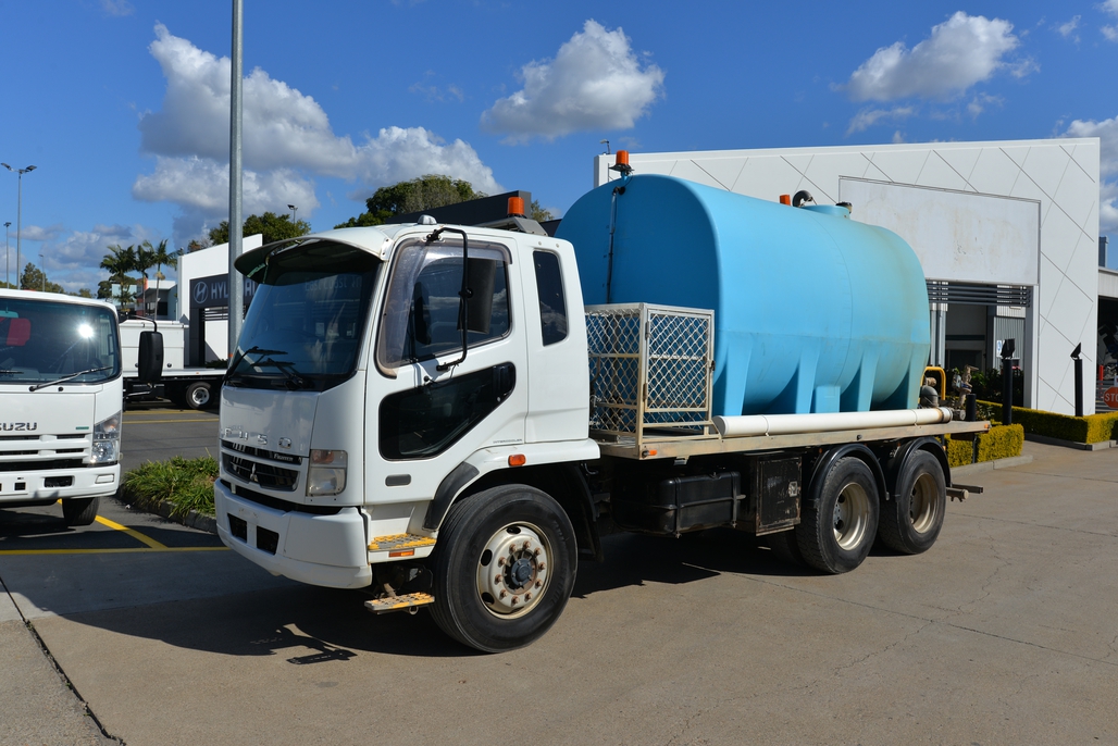 2010 MITSUBISHI FUSO FN 600 MANUAL WATER TRUCK