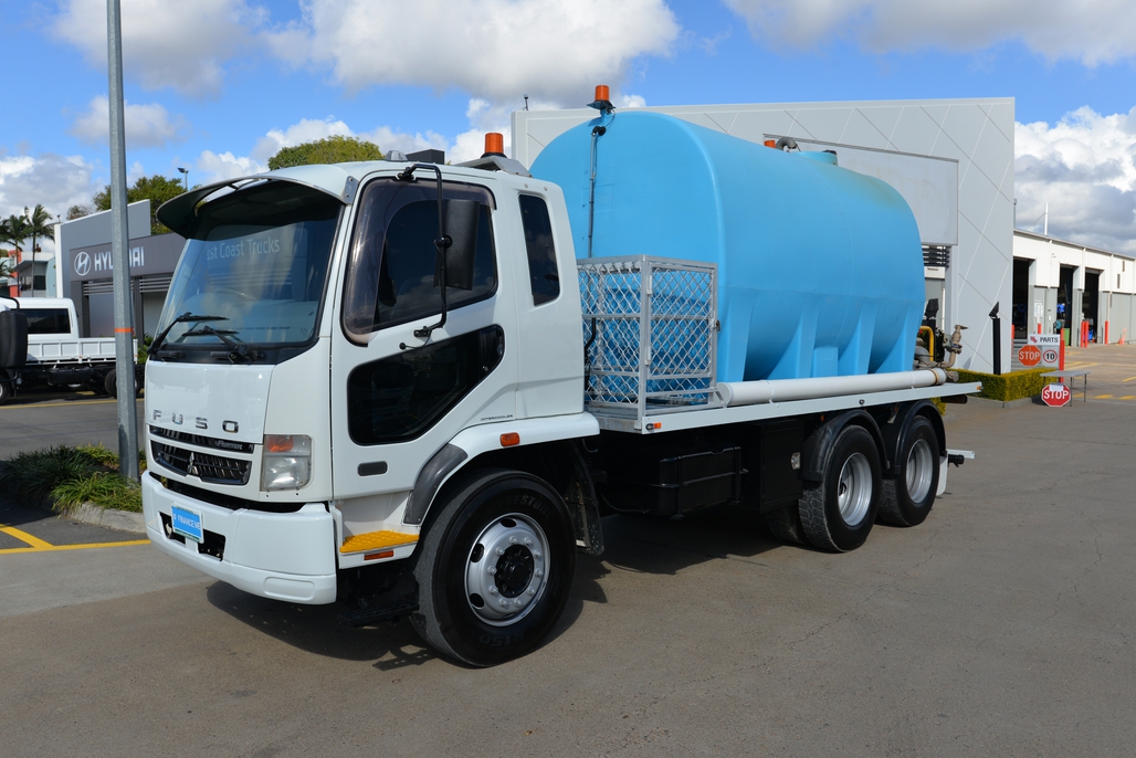 2010 MITSUBISHI FUSO FN 600 MANUAL WATER TRUCK