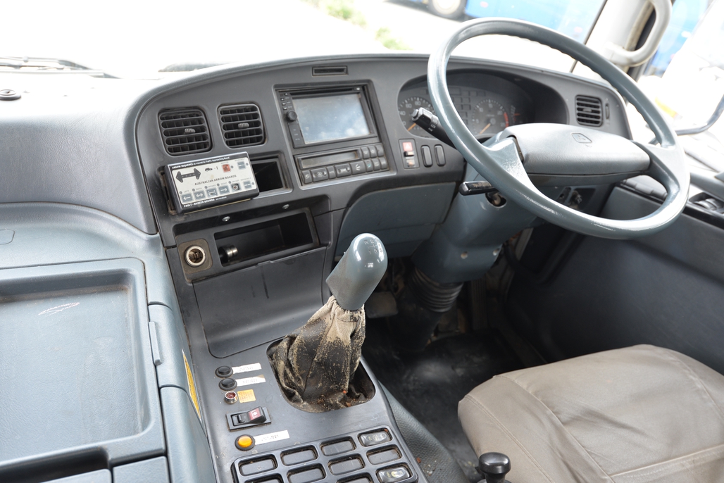 2008 MITSUBISHI FUSO FV 500 MANUAL CRANE TRUCK