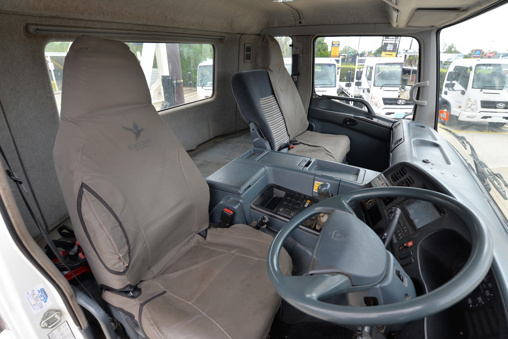 2008 MITSUBISHI FUSO FV 500 MANUAL CRANE TRUCK