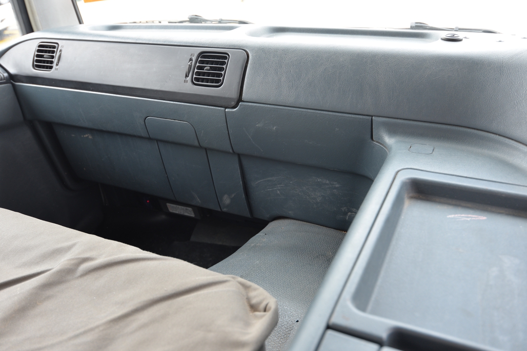 2008 MITSUBISHI FUSO FV 500 MANUAL CRANE TRUCK